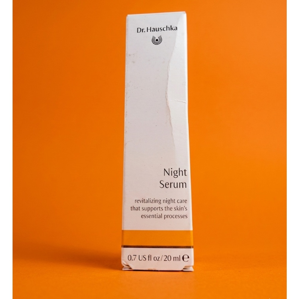 Dr. Hauschka Night Serum - White and Orange